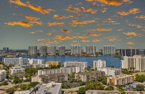 Sunny Isles Beach Hotel | Luxurious Beach Resort Balcony