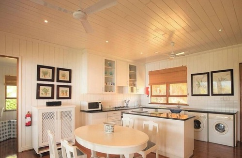 Cerf Island Villa | Luxurious, family Villa on the seafront with spectacular seaviews of paradise!