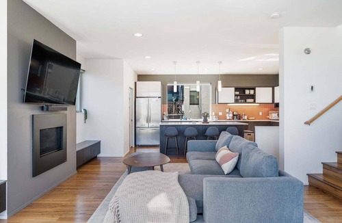 Seattle House | Luxurious Seattle townhome w/Mt Rainier and skyline views!