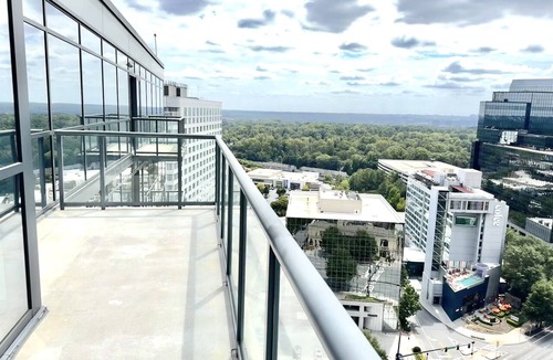 North Buckhead Apartment | Luxury 3BR Buckhead Penthouse/Pool/Balcony/Walk to Lenox,Phipps Plaza & Marta