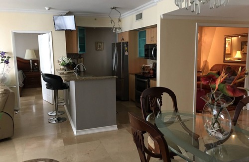 Sunny Isles Beach Apartment | Luxury Condo Across from the Beach. STR-00342
