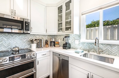 Kihei Cottage | Luxury cottage, private, saltwater spa🌺walk to beach, dining,shops