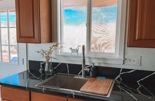 Hakalau House | Luxury Farm Stay w/Hot Tub, ColdPlunge&CuddleCows