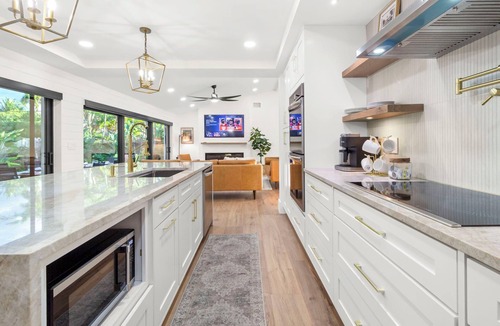 Lighthouse Point House | Luxury Home In Lighthouse Point Island - Heated Pool- Near The Beach - Walkable