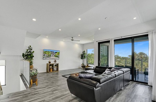North Beach House | Luxury Oceanfront Beach, Fishing, Casino, Golf, Parks, Perfect for the Holidays!