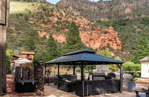 Sedona Shadows House | Luxury Sedona retreat near Slide Rock—stunning red rock views & outdoor oasis.