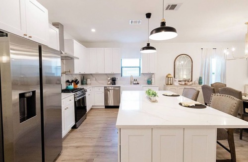 Government Hill House | Luxury Stay 0.5 mile from The Pearl, 5 bed & 3 bath, Newly renovated