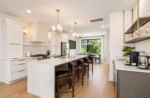 Hurwood Heights House | Luxury Townhouse With Exclusive Rooftop Hot Tub