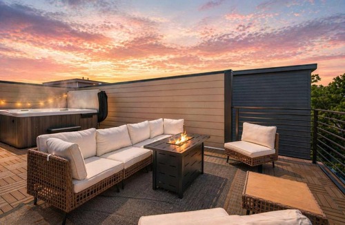 Hurwood Heights House | Luxury Townhouse With Exclusive Rooftop Hot Tub