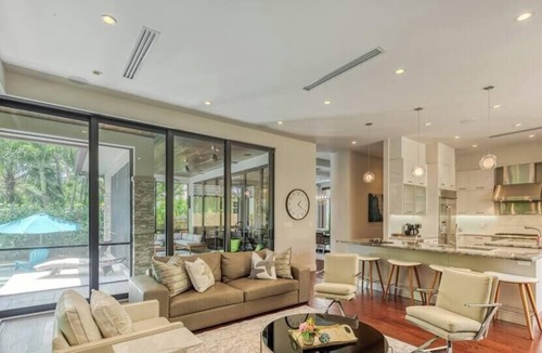 Victoria Park House | LVS Victoria - Walk to Las Olas/Heated Salt Pool