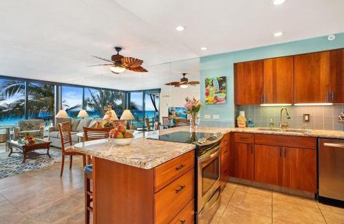 Honokowai House | Mahana 307 · MA 307 OceanFront Condo w Pool AC