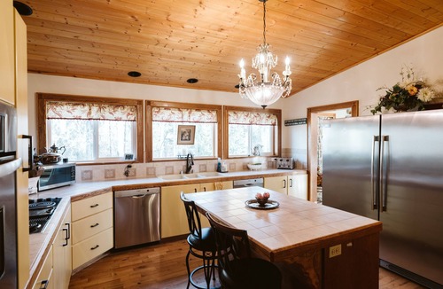 Campbell Park Bed & Breakfast | Maria's Creekside B&B