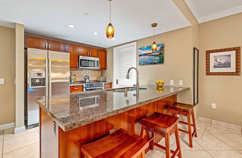 Kaanapali Condo | Maui Resort Rentals: Honua Kai - 4 Total Bedrooms, 5th floor Ocean AND West Maui Mountain Views