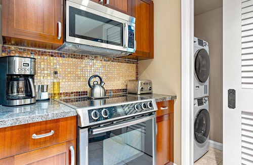 Kaanapali Condo | Maui Resort Rentals: Honua Kai - 4 Total Bedrooms, 5th floor Ocean AND West Maui Mountain Views