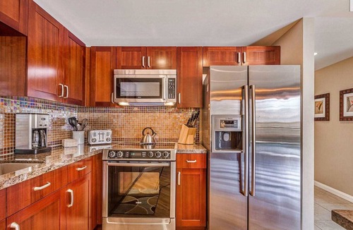 Honokowai Condo | Maui Resort Rentals: Honua Kai Konea 331 - Large Upgraded Studio w/Lush Courtyard and Peek-a-boo Ocean Views