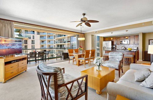 Kaanapali Condo | Maui Resort Rentals: Honua Kai Hokulani 715 - Stunning 7th Floor Ocean View 2BR w/Deluxe Corner Floor Plan!