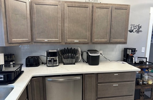 Walnut Hills Apartment | Modern 2 Bed/2 Full Bath Retreat with King Bed