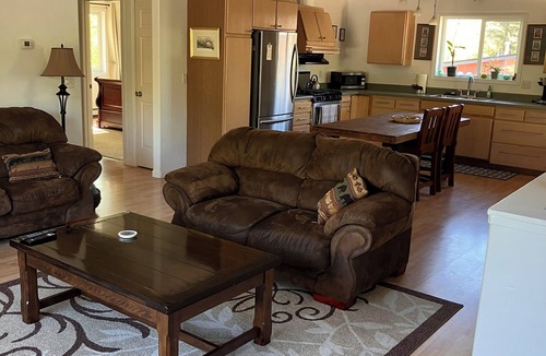 Huffman - O' Malley Apartment | Modern 2-bedroom corporate apartment with WiFi in South Anchorage