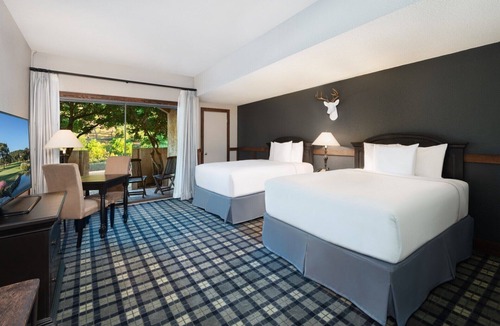 Boerne Hotel | Modern 2 Queens | Pool & Spa Access | 7 mi to Cave Without a Name Adventures