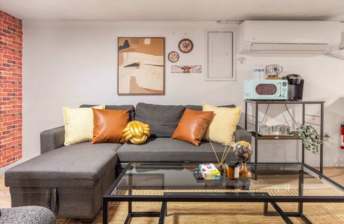 North Beacon Hill House | Modern 2BR Basement Near LRT Parking
