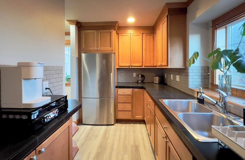 Atlantic House | Modern 2BR w Fire Pit & BBQ - Perfect for Families, Travel Nurses & Corp Housing