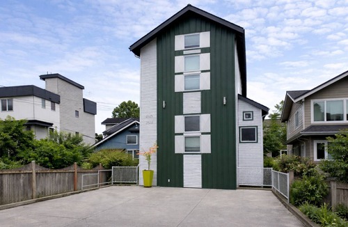 Ballard Apartment | “Modern Ballard 2BR + 2 Sleeping Lofts - Sleeps 6”