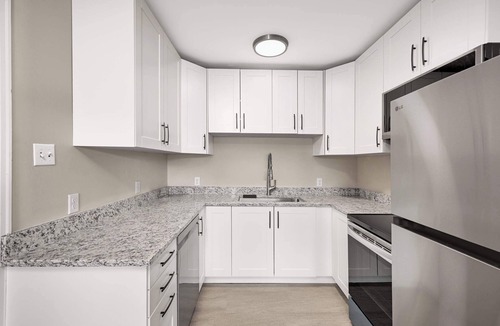 Kenny Apartment | Modern Pet-Friendly Kenny 1 bedroom # 1 Private Renovated Garage Wi-Fi