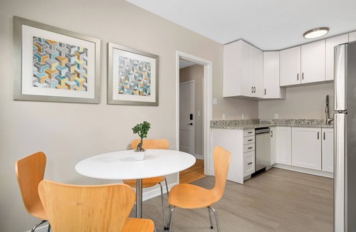 Southwest Minneapolis Apartment | Modern Pet-Friendly Kenny 1 bedroom # 3 Private Renovated Garage Wi-Fi