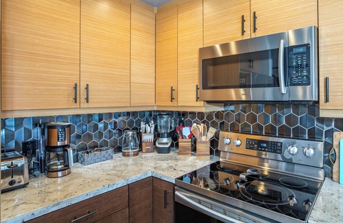 Kihei Condo | Modern Renovated Maui Kamaole Condo Near Main Pool, Beach Across Street