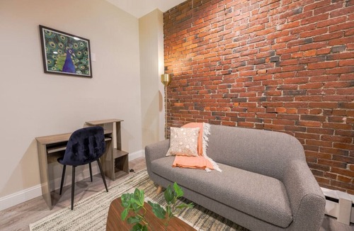 Prudential - St. Botolph Apartment | Modern Simple Studio | South End
