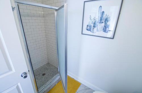 Roxbury Apartment | Modern & Spacious 4-Bedroom Apartment in Roxbury