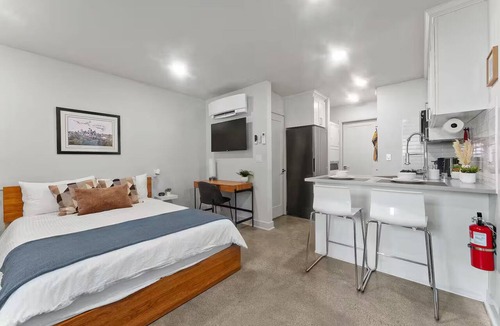 Atlantic Apartment | Modern Studio by Light Rail Kitchen, Parking, AC, W/D