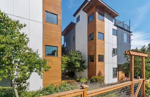 Atlantic Apartment | Modern Studio by Light Rail Kitchen, Parking, AC, W/D