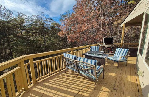 Lake Lure House | Mountain-View Escape on Rumbling Bald’s 14th & 15th Holes