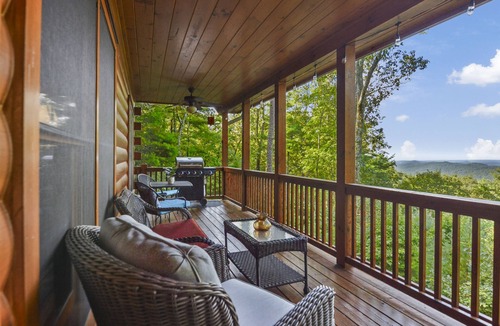 Cherry Log Cabin | Mountain Views & just mins to City! Wood burning Fireplace, Hot tub, Fire pit