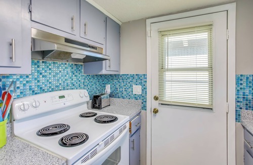 Myrtle Beach Cottage | Myrtle Beach Cottage, Walk to Pools + Beach!