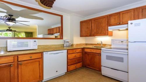 Napili House | Napili Shores D127 · NS D127 Studio w Pool Near Beach