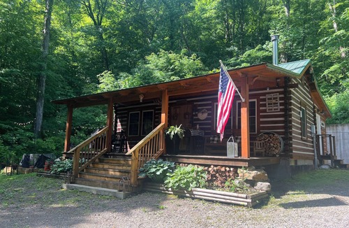 Franklin Cabin | Natchez Hideaway ~ Rustic Cabin on 50 acres outside Nashville near Leipers Fork