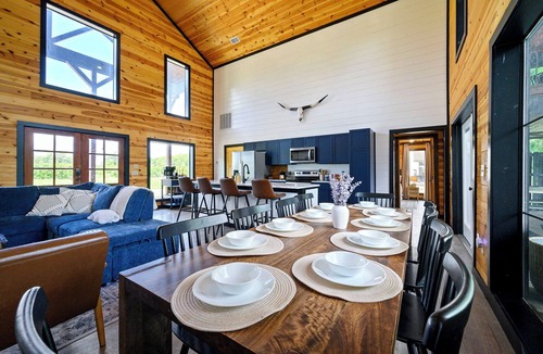 Broken Bow Cabin | New! Heated Pool, Riverfront, Kayaks, Pool Table