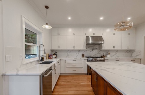 Phinney Ridge House | NEW Phinney Ridge Luxury Retreat | Gym+Game Room