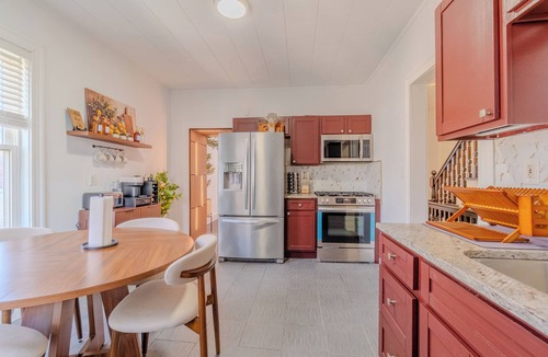 Everett Apartment | NEW-Spacious 3BR-Office-Game Room-Laundry In Unit