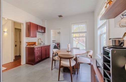 Everett Apartment | NEW-Spacious 3BR-Office-Game Room-Laundry In Unit