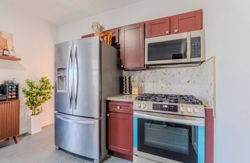 Everett Apartment | NEW-Spacious 3BR-Office-Game Room-Laundry In Unit