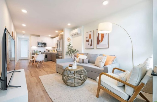 Broadway Villa | New Townhome|Rooftop Views|Direct Bus SEA|Walkable
