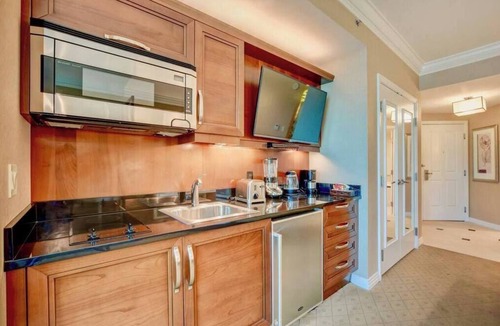 Las Vegas Condo | No Resort Fee | Strip Views, Pools & Parking
