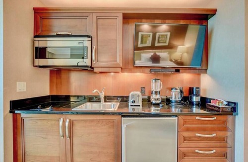 Las Vegas Condo | No Resort Fee | Strip Views, Pools & Parking