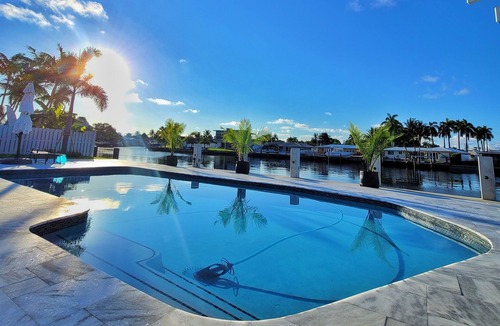 Garden Isles House | Ocean Breeze Waterfront Villa The Best View & Heated Pool on Canal