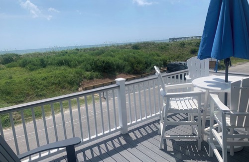 Wrightsville Beach House | OCEAN FRONT 3BR, GREAT LOCATION, STEPS TO THE BEACH, PERFECT FOR FAMILIES!