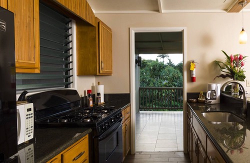 Hana Condo | Oceanfront #4 at Hana Kai Maui - 1 Bedroom Upper Floor Corner 100ʻ from Water!