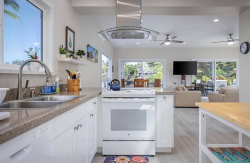 Keauhou House | Oceanfront above He'eia Bay! Private- Family Friendly House and Cottage
